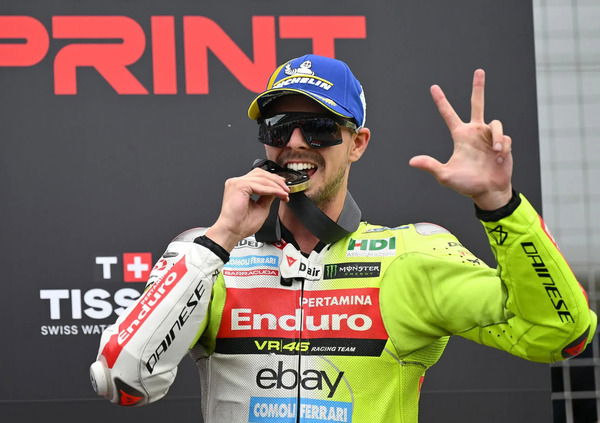Guardate come si diverte Diggia a Silverstone: &quot;Non ho lo stesso problema di Pecco, ma ho perso il mio buono per avvicinarmi ai Marquez&quot;