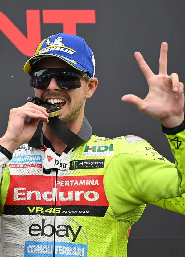 Guardate come si diverte Diggia a Silverstone: &quot;Non ho lo stesso problema di Pecco, ma ho perso il mio buono per avvicinarmi ai Marquez&quot;