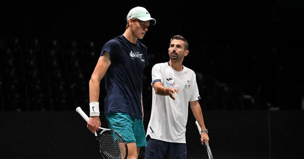 Sinner al Roland Garros? Il primo match &egrave; col gossip: spunta una nuova donna con lui, e quel &ldquo;succhiotto&rdquo; sospetto su cui scherzano Vagnozzi e Cahill&hellip;