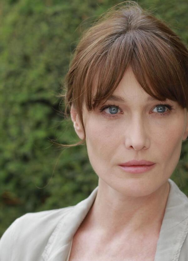 Carla Bruni al Festival di Cannes asfalta tutte, le sorprese di Olly ai suoi fan… A tutto gossip con Alessi