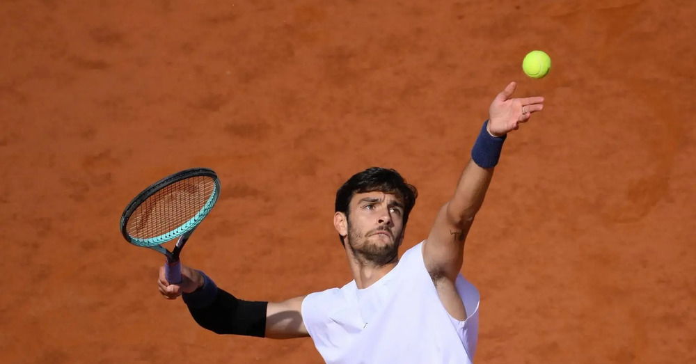 MUSETTI UNCHAINED! Si prende a schiaffi, domina e vince al Roland Garros: &ldquo;Il meglio deve ancora venire&rdquo;
