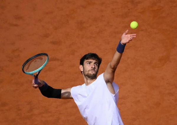 MUSETTI UNCHAINED! Si prende a schiaffi, domina e vince al Roland Garros: &ldquo;Il meglio deve ancora venire&rdquo;
