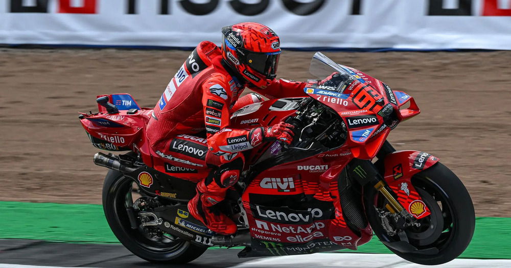 Il vento in MotoGP sta cambiando, Marc Marquez mette le mani avanti: &quot;Ho avuto c*lo&quot;. L&#039;avete mai visto inca*zato come a Silverstone?