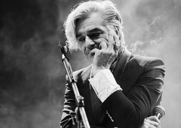 LA VERGOGNA DELL&rsquo;ORINATOIO MORGAN AL MI AMI: la targa nel bagno delle donne, la posizione del Festival (blandissima) e l&rsquo;artista che si rivolge alla scena musicale (per ora muta): &ldquo;Rimanete in silenzio di fronte a un gesto cos&igrave; offensivo e violento?&rdquo;