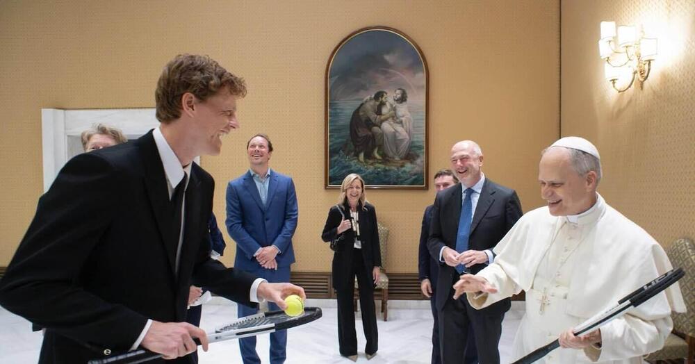 Contro Sinner non resta che il Papa? Roland Garros, &quot;&Egrave; tempo di dimostrare che i miracoli esistono&rdquo;: ecco l&rsquo;appello divino a Leone XIV dell&rsquo;avversario-agnello sacrificale di Jannik per il match a Parigi, Arthur Rinderknech