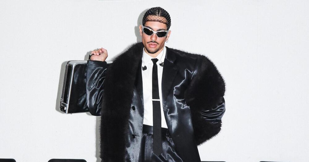 Siamo stati all&rsquo;ultimo concerto di Mahmood all&rsquo;Unipol Forum di Milano, ma com&rsquo;&egrave; stato? Un sogno lucido tra musica, danza e identit&agrave;. E sul coreografo Carlos Diaz Gandia e le hit nel finale&hellip;