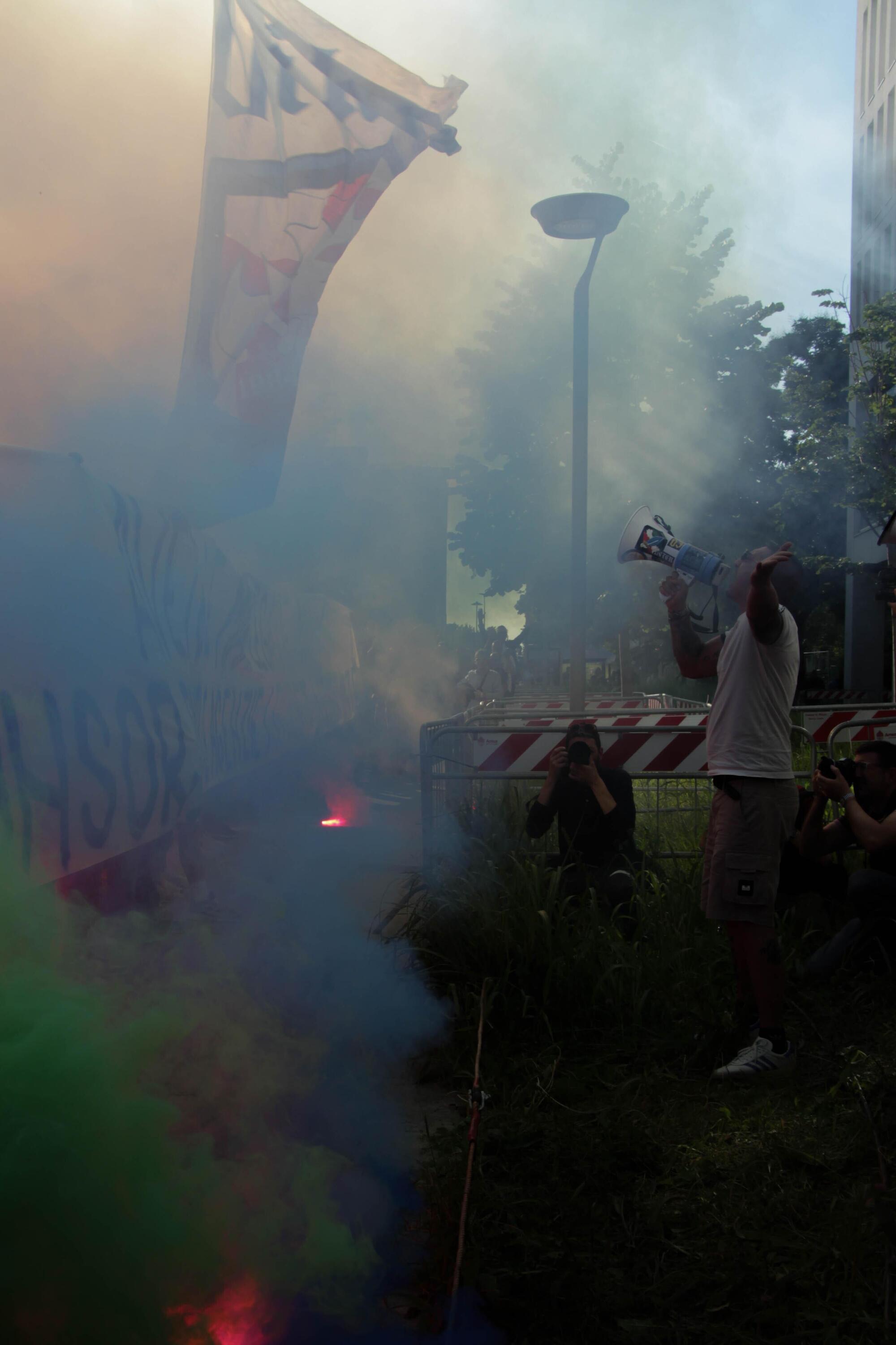 La manifestazione della curva Nord in via della Liberazione