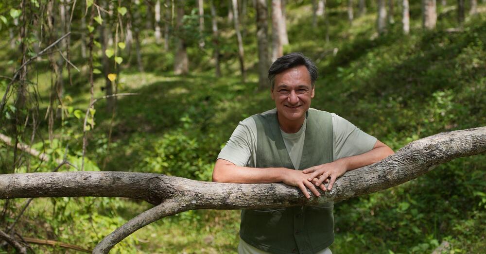 Abbiamo visto in anteprima &ldquo;Money Road&rdquo; (Sky e Tv8) con Fabio Caressa. Ma com&rsquo;&egrave;? Un adventure show sulla tentazione, tra singolo e gruppo. Ma rischia l&rsquo;&ldquo;effetto Var&rdquo; con altri reality (tipo Pechino Express)?