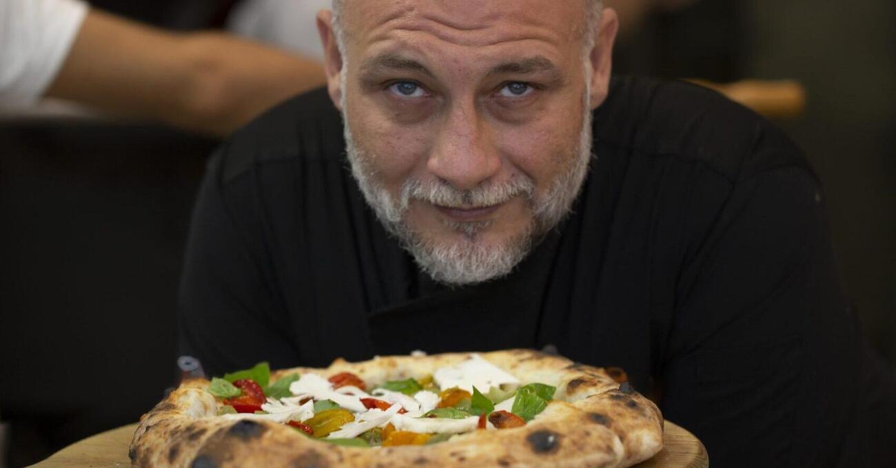 Francesco Martucci (I Masanielli): &ldquo;La pizza non &egrave; un bene di lusso, con 20 euro non ci metti neanche la benzina&rdquo;. Cracco? &ldquo;Se vado da Carlo in Galleria so cosa mi aspetta, mica puoi pagare come a Fragneto Monforte&rdquo;. E sul Napoli&hellip;