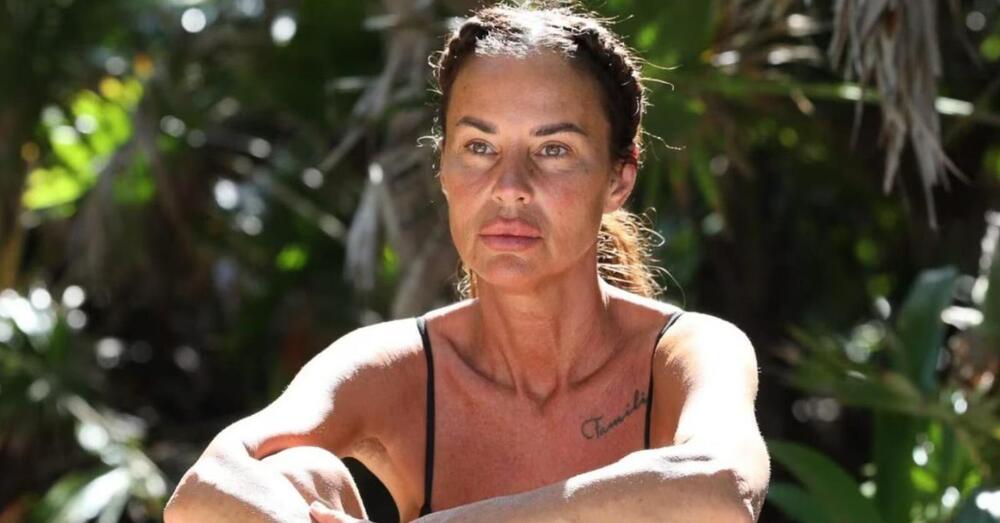 Isola dei Famosi, Antonella Mosetti si &egrave; ritirata ma arriva l&#039;appello del fratello Massimiliano a MOW: &quot;Per ora non &egrave; stata invitata a tornare in studio, ecco perch&eacute; chiedo a Mediaset di ripensarci...&quot;