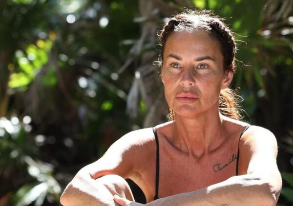 Isola dei Famosi, Antonella Mosetti si &egrave; ritirata ma arriva l&#039;appello del fratello Massimiliano a MOW: &quot;Per ora non &egrave; stata invitata a tornare in studio, ecco perch&eacute; chiedo a Mediaset di ripensarci...&quot;