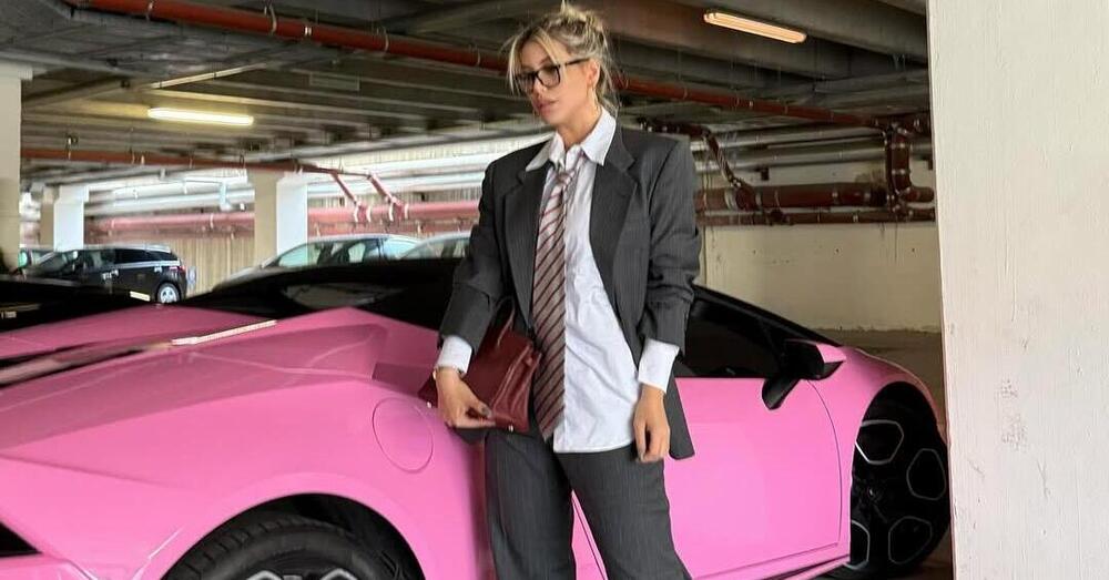 Wanda Nara e il lusso come dichiarazione di libert&agrave;: la Lamborghini rosa (che modello &egrave; e quanto costa?), le telecamere di un docu e il divorzio con Icardi come sfondo di una serie Netflix...