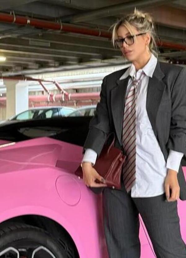 Wanda e il lusso come libert&agrave;: la Lamborghini rosa (che modello &egrave; e quanto costa?)