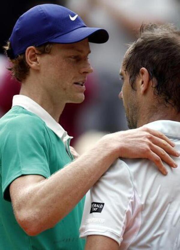 &Egrave; di Sinner l&#039;ULTIMO TANGO A PARIGI CON GASQUET: vittoria facile per Jannik, addio difficile per Richard
