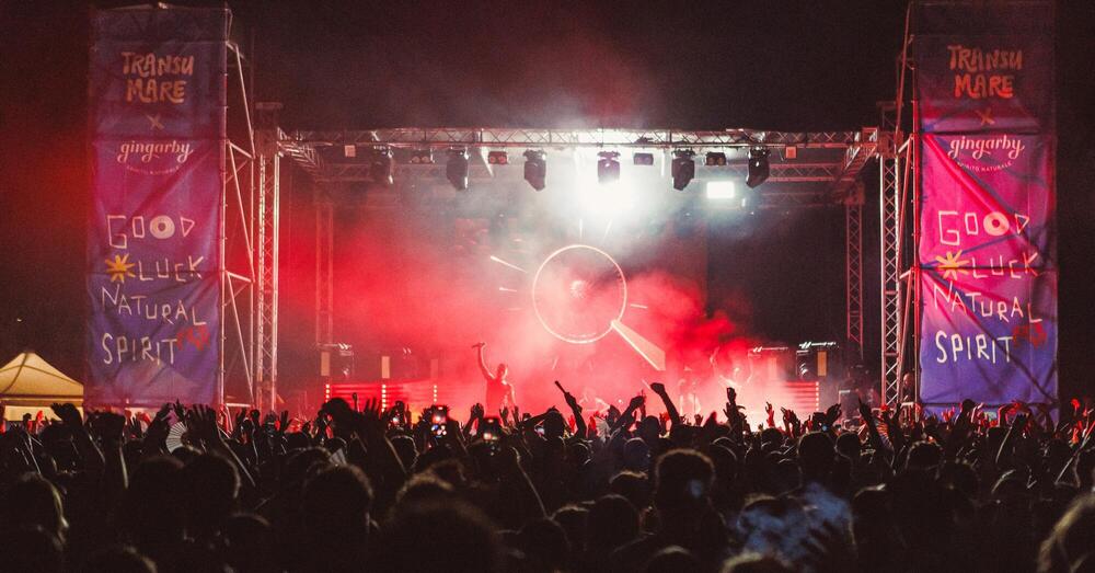 C&rsquo;&egrave; un festival che non potete perdervi quest&rsquo;estate? S&igrave; ed &egrave; Transumare Fest a Roseto degli Abruzzi. Dalla line up (Venerus, Emma Nolde e Okgiorgio) alle attivit&agrave; collaterali e il progetto Sintonie, ecco tutto quello che dovete sapere&hellip;