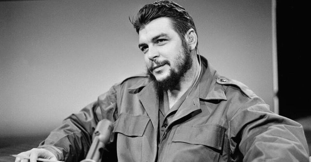 Che Guevara, il mito globale che resiste: altro che &ldquo;stupratore e guerrafondaio&rdquo;. Ma cosa resta davvero del guerrigliero fotogenico? Perch&eacute; dal popolo era considerato pi&ugrave; distante rispetto a Fidel Castro? Ammirato anche a destra perch&eacute;&hellip;
