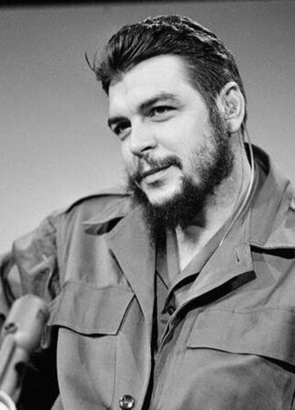 Che Guevara, il mito globale che resiste: altro che &ldquo;stupratore e guerrafondaio&rdquo;