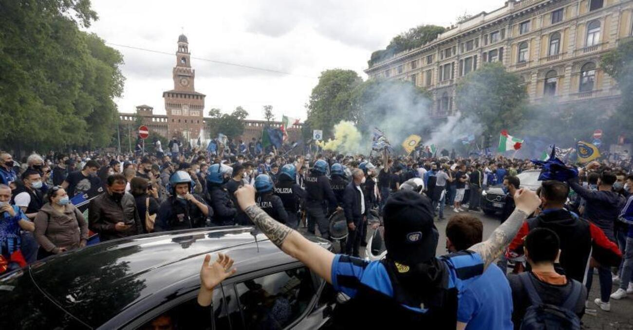 SCONTRI A MONACO tra ultras dell&rsquo;Inter e tifosi del Psg: almeno un fan parigino ferito nella metropolitana Universit&auml;t. La polizia &egrave; intervenuta con gas lacrimogeni: ecco cosa sappiamo [VIDEO]