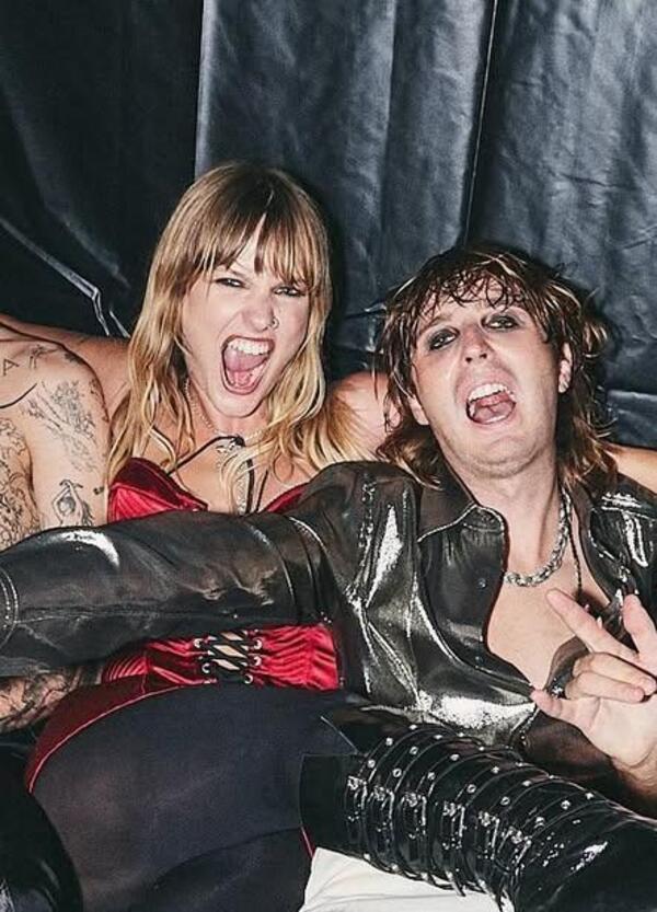 I Maneskin sono il gruppo musicale più ricco d’Italia? Le uova alla Jova, il ricordo di Frizzi e… A tutto gossip con Alessi