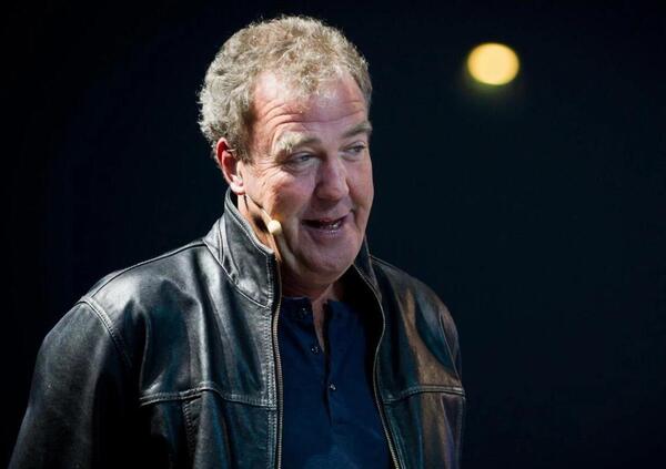 Jeremy Clarkson prova l&rsquo;Audi Rs 3: &ldquo;Vivace come un cucciolo&rdquo;. Leggera? &ldquo;S&igrave;, ecco perch&eacute;&rdquo;. E sul prezzo&hellip;