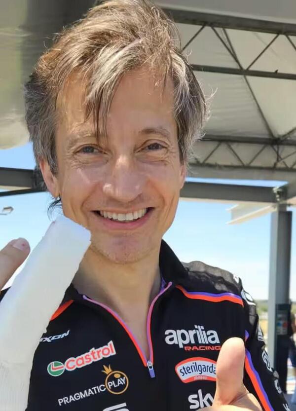 La magia dell&rsquo;Aprilia All Stars? Massimo Rivola, che va fortissimo con la RSV4, si stende con la Guzzi e...