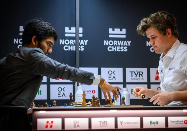 TERREMOTO NEGLI SCACCHI: come ha fatto Gukesh a vincere contro Carlsen da &quot;perdente&quot;? 