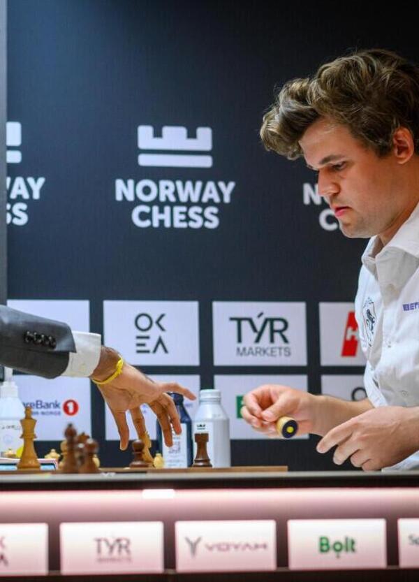 TERREMOTO NEGLI SCACCHI: come ha fatto Gukesh a vincere contro Carlsen da &quot;perdente&quot;? 