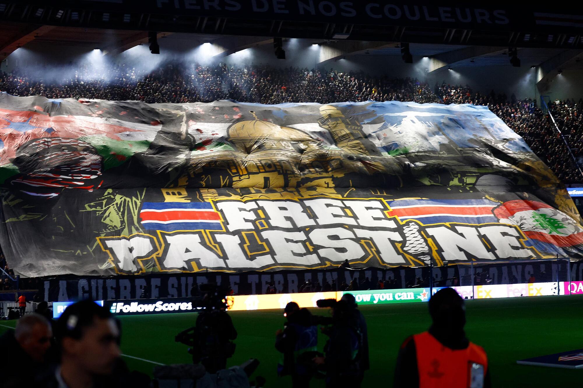I tifosi del Paris Saint-Germain manifestato allo stadio per la "Palestina libera"