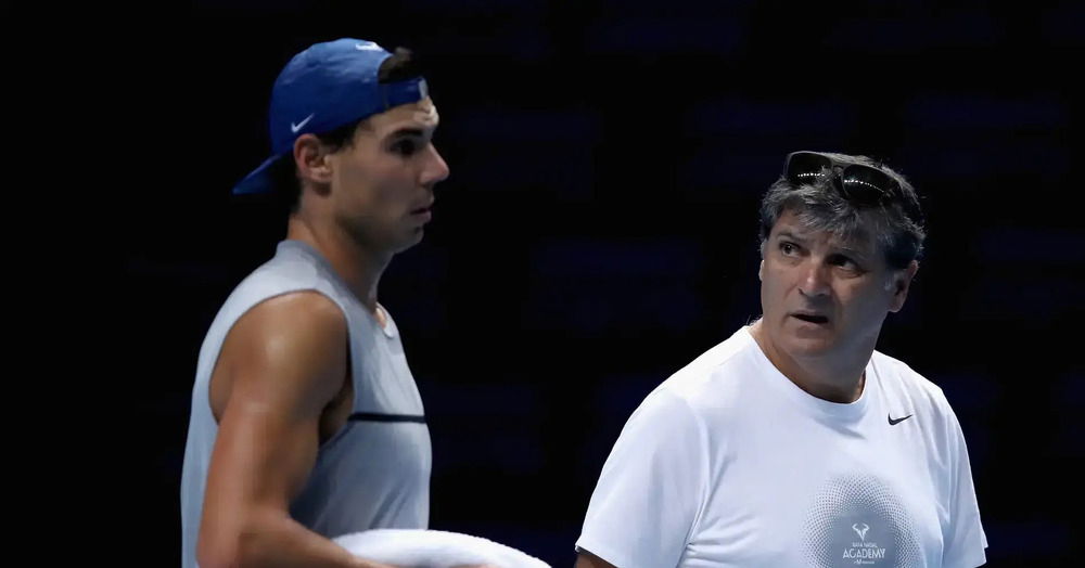 Roland Garros, Nadal senior vuole cambiare il tennis? Intanto Toni fa un nome: &ldquo;Potrebbe competere quasi alla pari con Alcaraz e Sinner&rdquo;. Ma chi &egrave; il prescelto dello zio di Rafa? Poi prende a racchettate il regolamento Atp e avverte: &ldquo;Cosi perder&agrave; i tifosi