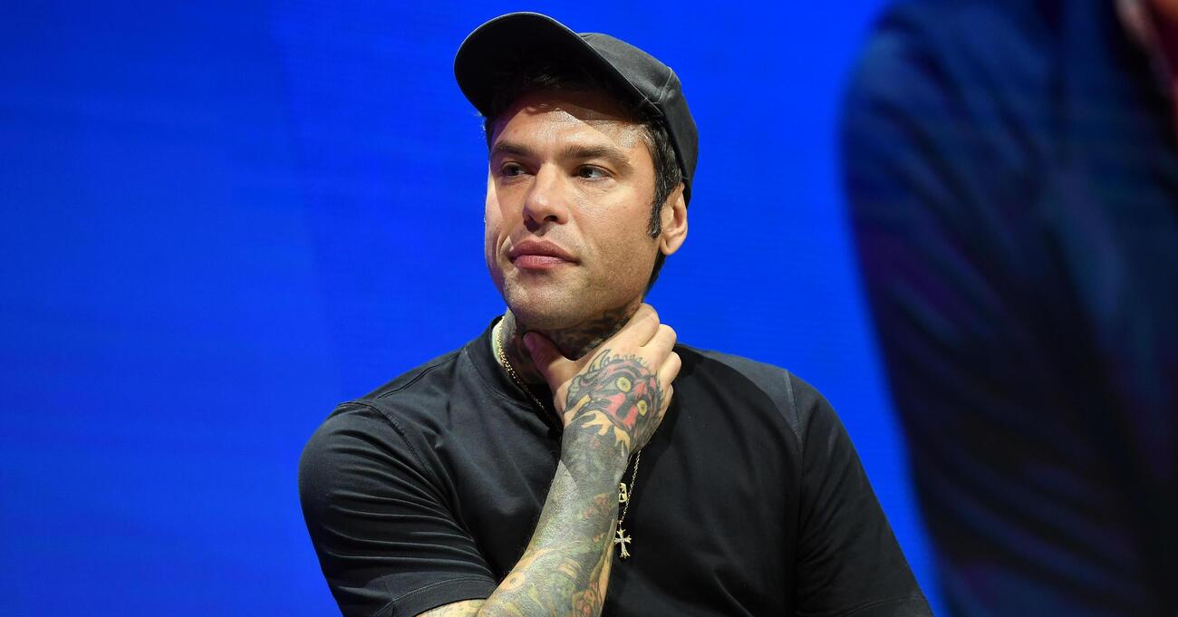 MEGLIO DEL CINEMA. Mario Giordano asfalta Fedez da Forza Italia: &ldquo;Una gran tristezza. Si &egrave; ridotto cos&igrave; male da cercare un applauso alla corte di Gasparri&rdquo;. E sul congresso, l&rsquo;operazione di marketing e le canzoni del rapper&hellip;
