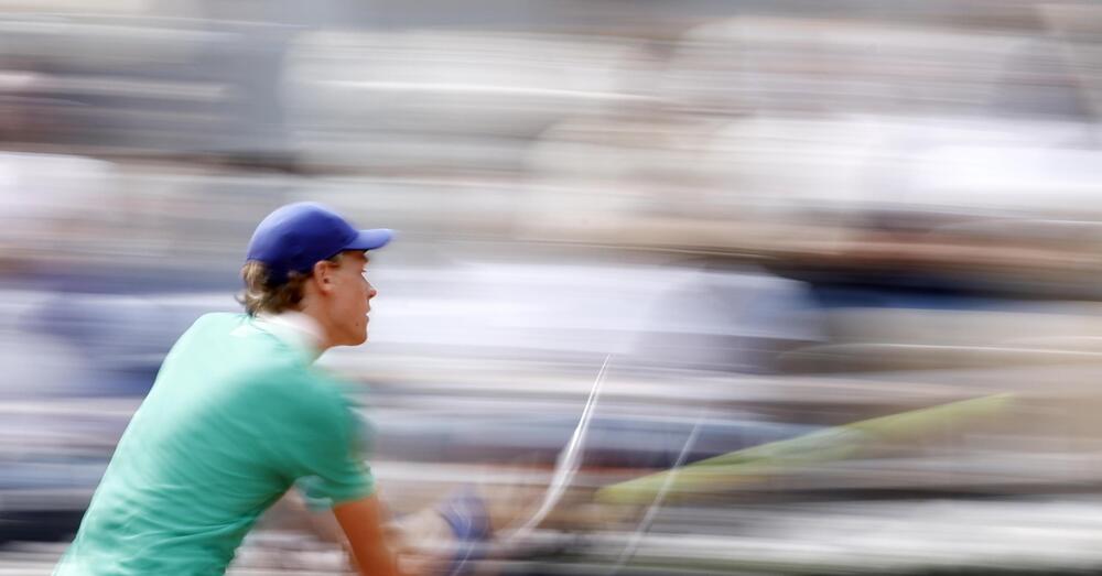 Sinner, partite a senso unico e interviste scontate al Roland Garros? Questo Jannik ci piace cos&igrave;. Agli avversari come Bublik (e a tutti gli altri tranne forse Alcaraz) un po&#039; meno...
