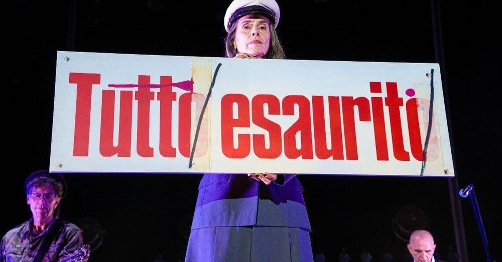 LA BOLLA DEI CONCERTI &Egrave; ESPLOSA! Tour saltati e mancati sold out, ma non saranno finiti i soldi? Troppi live post pandemia si scontrano con stipendi a picco e aumenti dei biglietti: tutti i dati