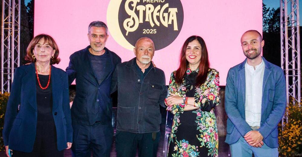 Ma la cinquina finalista al Premio Strega ha mai fatto cos&igrave; cagare? Spoiler: no. Abbiamo letto i libri di Paolo Nori (Chiudo la porta e urlo), Nadia Terranova (Quello che so di te), Andrea Bajani (L&#039;anniversario) e gli altri&hellip;