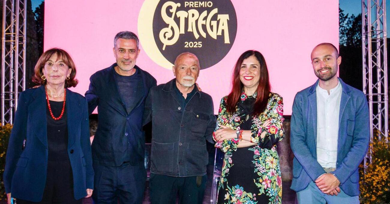 Ma la cinquina finalista al Premio Strega ha mai fatto cos&igrave; cagare? Spoiler: no. Abbiamo letto i libri di Paolo Nori (Chiudo la porta e urlo), Nadia Terranova (Quello che so di te), Andrea Bajani (L&#039;anniversario) e gli altri&hellip;