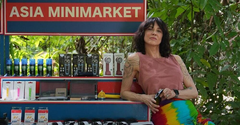 Money Road (Sky), le pagelle: Asia Argento tentatrice (7), Enrico contro Danielle (2), Fabio Caressa carichissimo (8), Alice e le sanguisughe (4), mentre l&rsquo;aperitivo nella giungla&hellip;