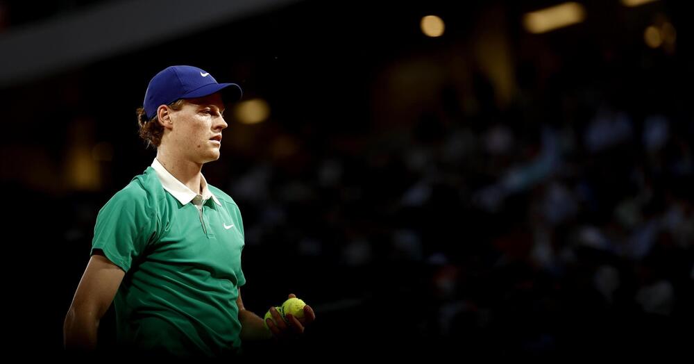 Sinner, Alcaraz e Djokovic (ma Musetti?): chi &egrave; il disco volante tra chi &egrave; in semifinale al Roland Garros per Agassi? Intanto Jannik e Lorenzo si parlano, mentre l&rsquo;Italia spacca anche con Paolini, Errani, Bolelli e Vavassori
