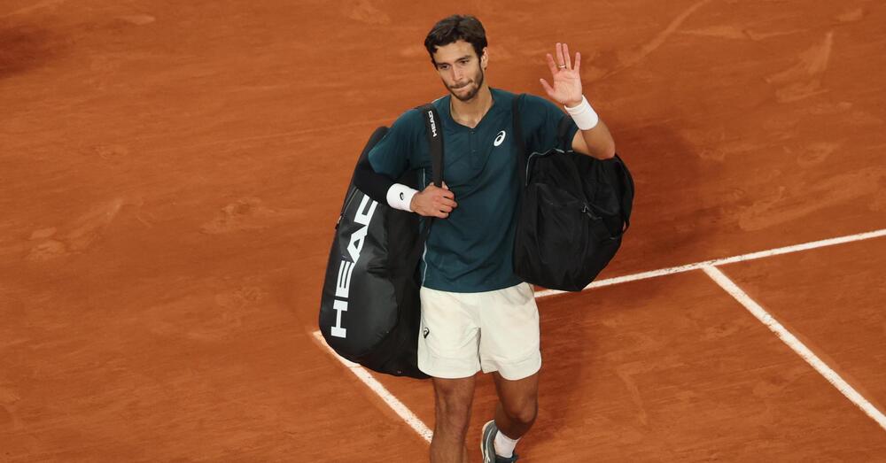 MUSETTI KO, ritiro al Roland Garros. Ma cosa succede a Lorenzo contro Alcaraz? Non &egrave; la prima volta. Infortunio muscolare? In cosa consiste il problema muscolare di che tipo? Intanto Carlos riposa e Sinner e Djokovic&hellip;