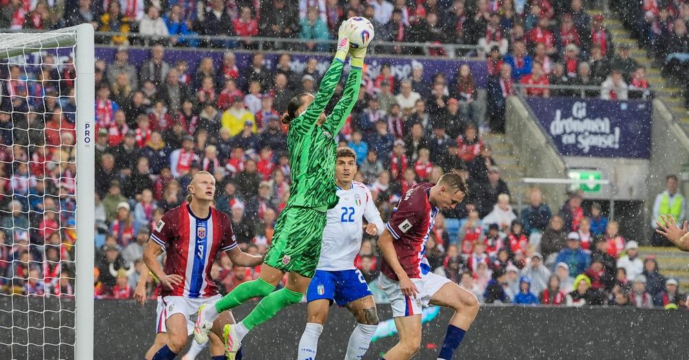 S&igrave;, la Nazionale &egrave; stata presa a schiaffi dalla Norvegia: ennesima figuraccia dell&#039;Italia del calcio, ridicola espressione di un paese che non ama pi&ugrave; gli Azzurri