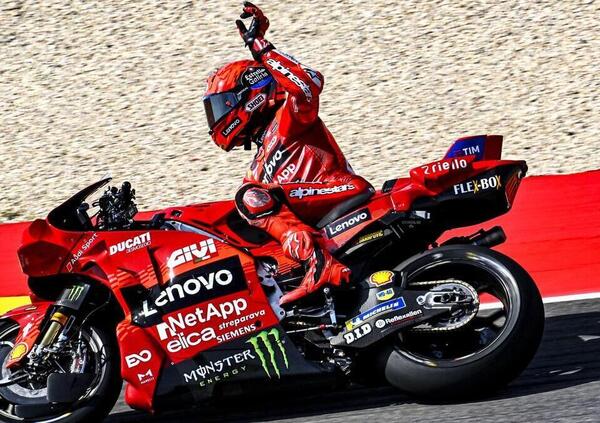 La Sprint di Aragon? La rimonta di Bezzecchi e tutto il resto &egrave; noia: Bagnaia crolla e Marc Marquez, dopo la sportellata con Pedro Acosta, domina su tre GP24 