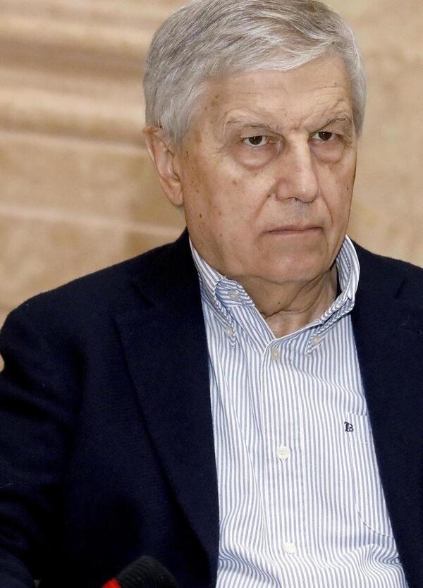 Grasso smonta Valditara? &ldquo;Imparare le poesie a memoria non risolve il problema&rdquo;. Niente cellulari in classe?