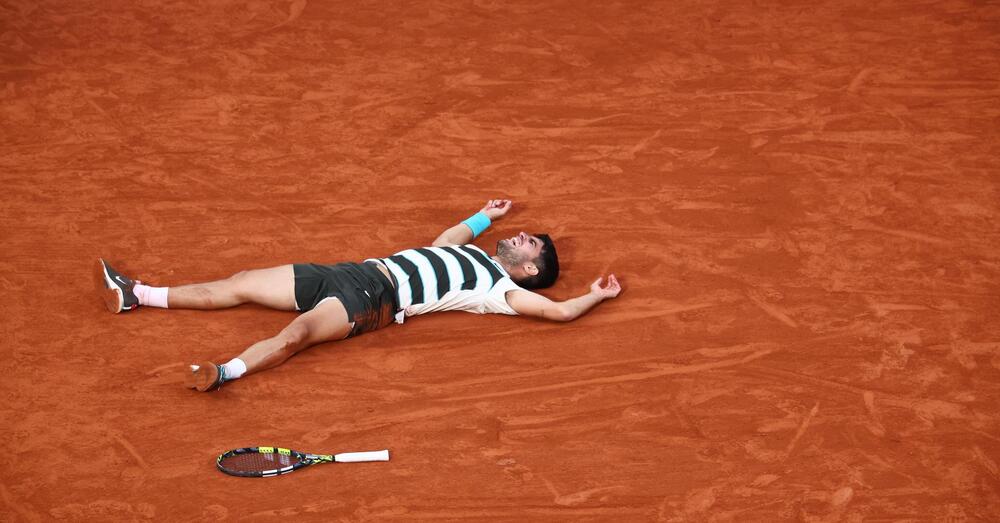 MA CHE CAZ*O ABBIAMO VISTO? Alcaraz non muore mai, rimonta tutto e lascia a Jannik solo la polvere del Roland Garros. Il numero uno domina, spreca, recupera, ma contro Carlos resta il numero due (almeno sulla terra)