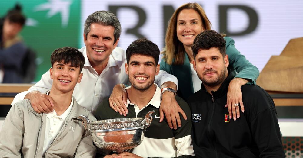 Ma perch&eacute; molti dicono che Alcaraz &egrave; dopato? &ldquo;Un controllino a Carlos?&rdquo;. Gli attacchi dei fan di Sinner al vincitore del Roland Garros e il precedente Nadal, ma il suo preparatore atletico Alberto Lled&oacute;&hellip;