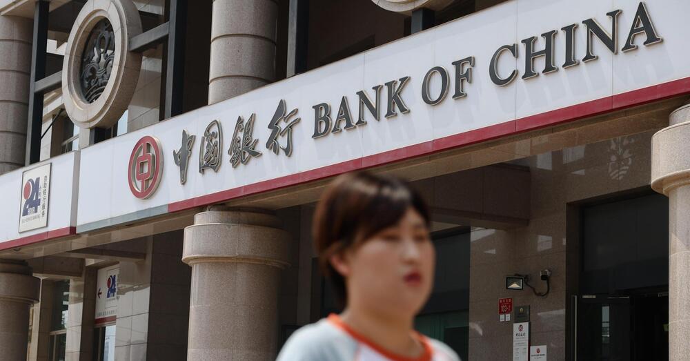 Altro che il risiko di Intesa, UniCredit e Mediobanca. Dalla Cina arrivano le &ldquo;super banche&rdquo; (e sono caz*i amari per tutti). Vi spieghiamo perch&eacute; i colossi finanziari di Pechino ci faranno il cu*o