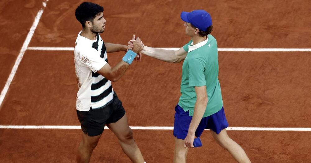 La sentenza di Andrea Scanzi su Sinner sconfitto da Alcaraz e il Roland Garros: &ldquo;Immane delusione&rdquo;. Ora chi gode? &ldquo;I detrattori di Jannik, in assenza di orgasmi reali&rdquo;