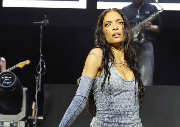 Siamo stati al concerto di Elodie a San Siro, ma com&rsquo;&egrave; stato? Un live che non lascia spazio ai detrattori. E se pensate che si svesta solo per gli uomini non avete capito un caz*o e vi spieghiamo perch&eacute;&hellip;