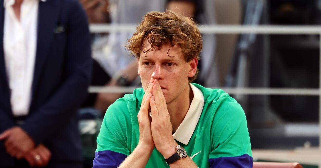 BECCATEVI QUESTA: Sinner ko contro Alcaraz al Roland Garros &egrave; una buona notizia. Perch&eacute;? Lo spiega Cazzaniga a MOW: &ldquo;Carlos non &egrave; il pi&ugrave; forte, e anche sulla terra non ha pi&ugrave; margine. E per Jannik dopo la sconfitta...&rdquo;