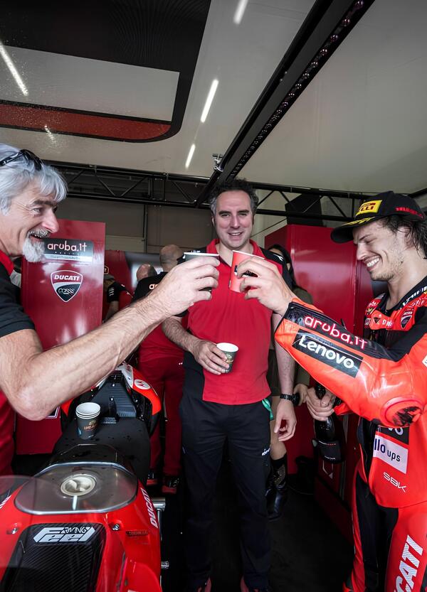 Nicol&ograve; Bulega pilota in SBK e collaudatore in MotoGP non &egrave; solo la bomba che apre il mercato, ma la prova che Ducati pu&ograve; permettersi tutto prima