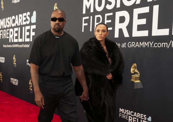 POI FACCIAMO I CONTI. Ma Bianca Censori ha aperto una sua azienda? Ecco di cosa si dovrebbe occupare. Ma Kanye West c&#039;entra qualcosa o &egrave; (finalmente) un progetto autonomo? Eh...