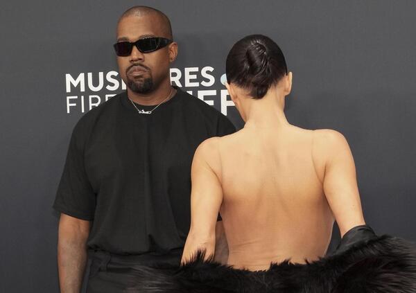 C&#039;erano una volta Bianca Censori e Kanye West. Ye cambia ancora nome, la moglie il look? 