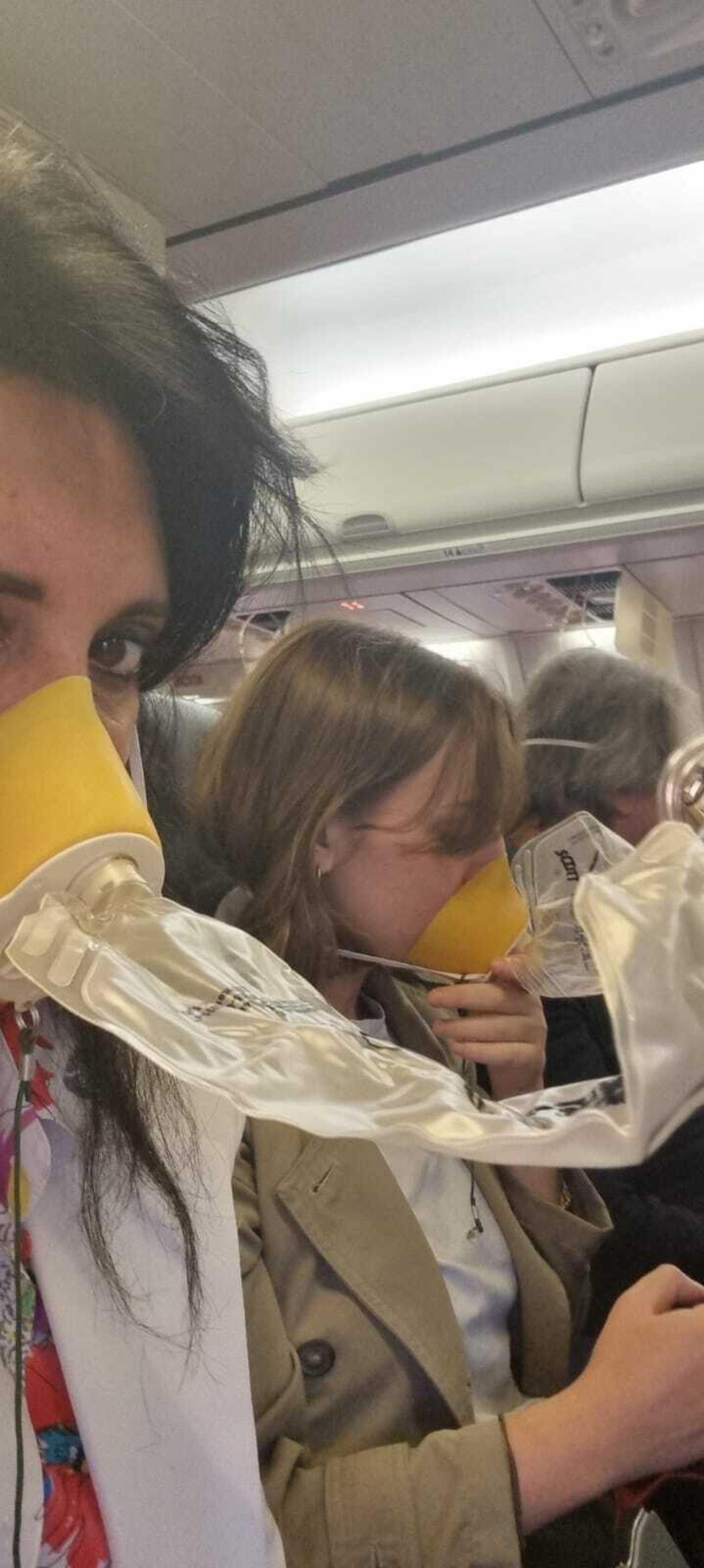 L'avvocato Rossella Gallo a bordo del volo Cagliari-Linate